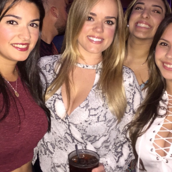 Amazing Boutique Top size S - Picture 2 of 3